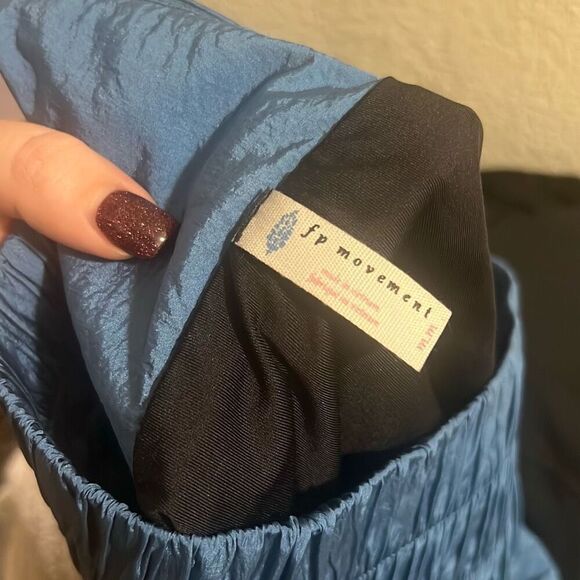 ✨FREE PEOPLE MOVEMENT The Way Home Blue Sz Medium Shorts✨ - Picture 9 of 11